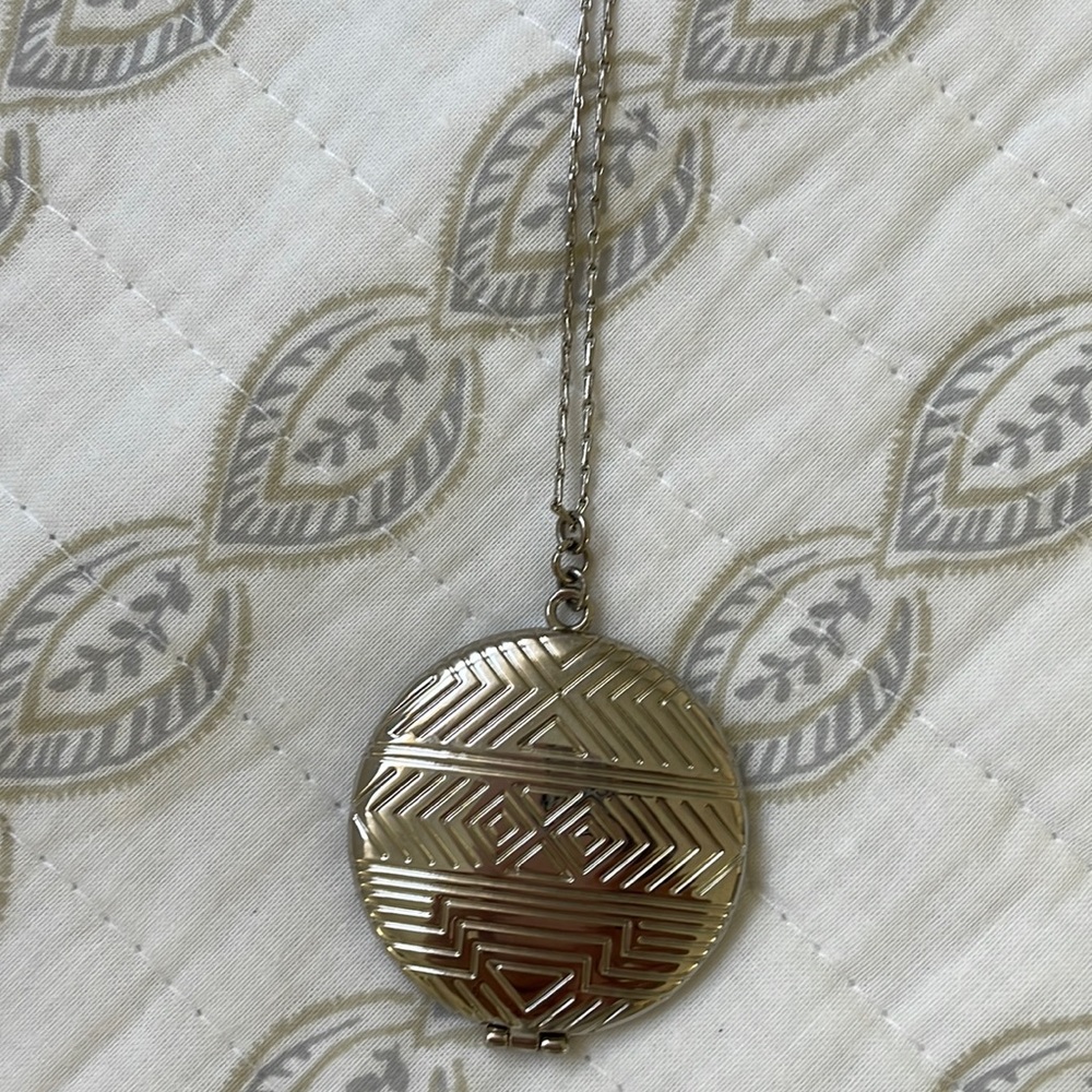 💕House of Harlow silver locket necklace